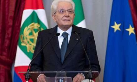 Mattarella: “Pandemia, guerre, cambiamenti climatici: stiamo vivendo un momento drammatico”