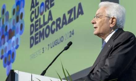 Mattarella, la democrazia e l’indifferenza all’epoca del web