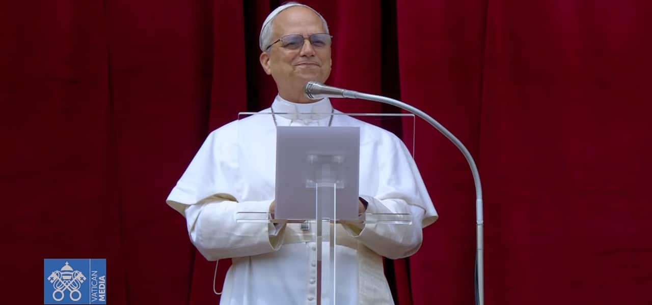 Papa Leone XIV e la tecnologia: Duolingo, smartwatch e notti insonni a studiare tedesco